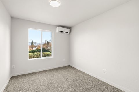 Tiny photo for 2028 Sunset Drive #2, Medford, OR 97501 (MLS # 220213404)