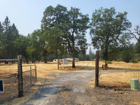 Photo of 600 Hartsfield Lane, Merlin, OR 97532 (MLS # 220210299)