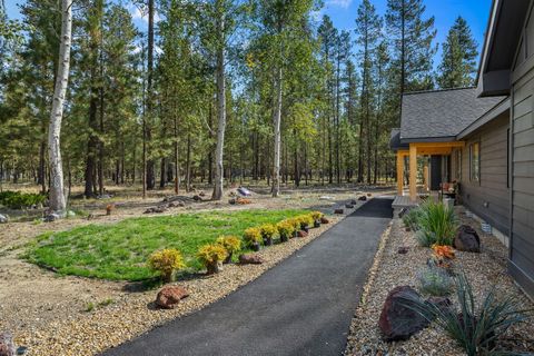 Tiny photo for 15943 Cascade Lane, La Pine, OR 97739 (MLS # 220210277)