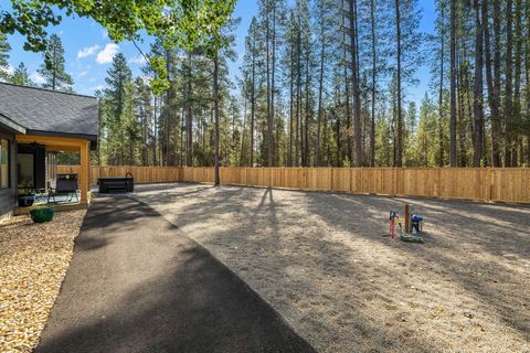 Tiny photo for 15943 Cascade Lane, La Pine, OR 97739 (MLS # 220210277)