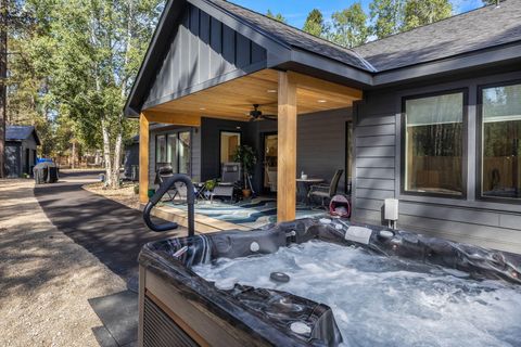 Tiny photo for 15943 Cascade Lane, La Pine, OR 97739 (MLS # 220210277)