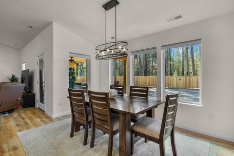 Tiny photo for 15943 Cascade Lane, La Pine, OR 97739 (MLS # 220210277)