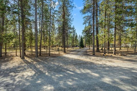 Tiny photo for 15943 Cascade Lane, La Pine, OR 97739 (MLS # 220210277)