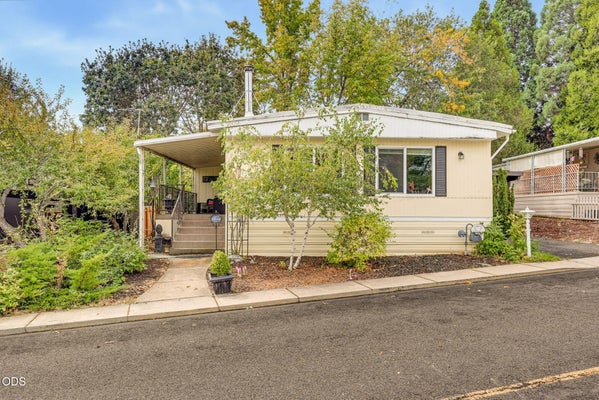1055 N 5TH ST UNIT 86, JACKSONVILLE, OR 97530 - Image 3cba5d14c37af8b2d5c4b38e0addf113/740236845