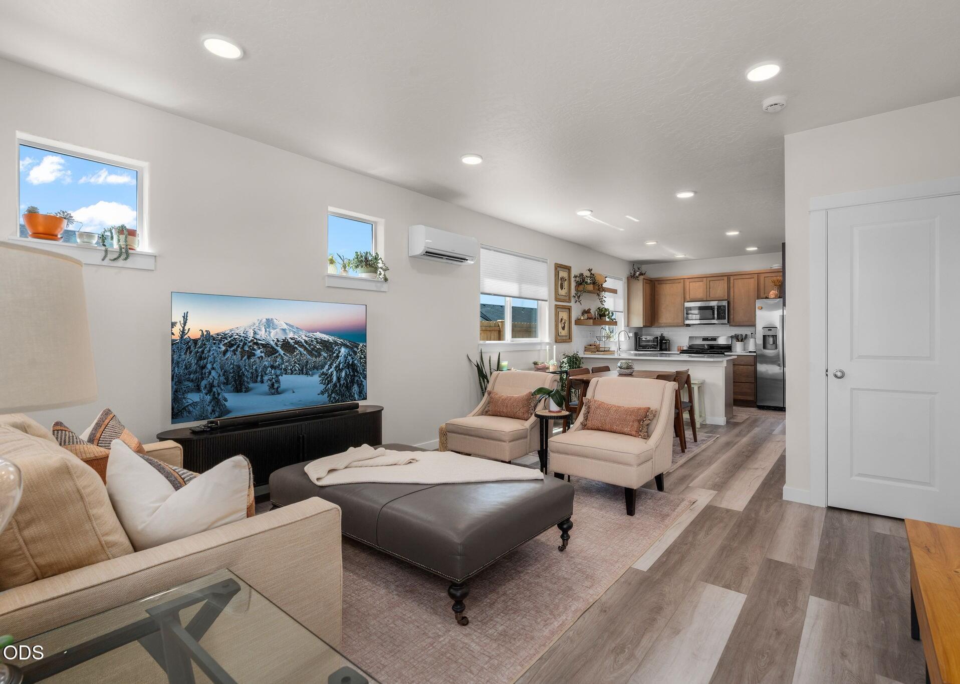 3307 NW 8th Street