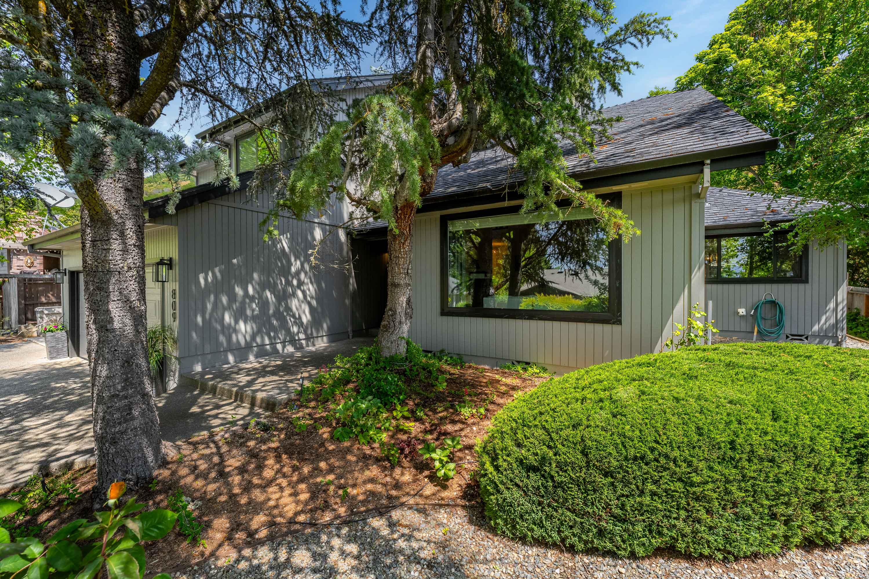 809 NE Oregon Avenue