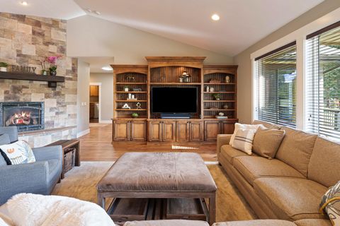 Tiny photo for 2885 NW Perlette Lane, Bend, OR 97703 (MLS # 220210255)