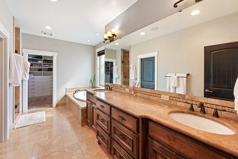 Tiny photo for 2885 NW Perlette Lane, Bend, OR 97703 (MLS # 220210255)