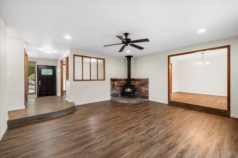 Tiny photo for 2981 Rosewood Street, Medford, OR 97504 (MLS # 220219916)