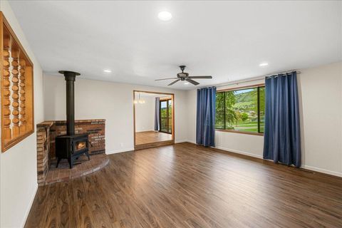 Tiny photo for 2981 Rosewood Street, Medford, OR 97504 (MLS # 220219916)