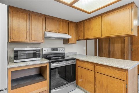 Tiny photo for 2981 Rosewood Street, Medford, OR 97504 (MLS # 220219916)