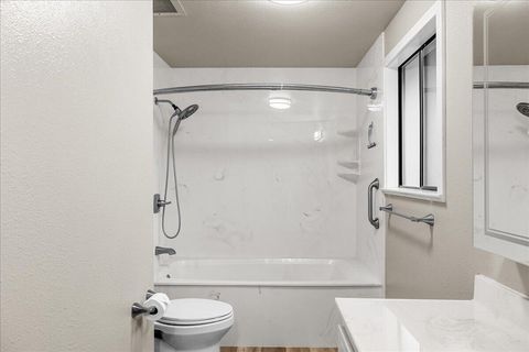 Tiny photo for 2981 Rosewood Street, Medford, OR 97504 (MLS # 220219916)