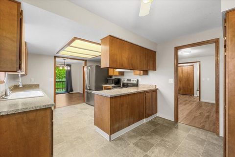 Tiny photo for 2981 Rosewood Street, Medford, OR 97504 (MLS # 220219916)