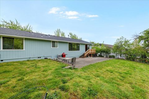 Tiny photo for 2981 Rosewood Street, Medford, OR 97504 (MLS # 220219916)