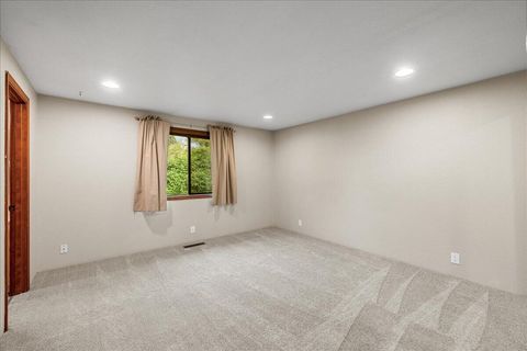 Tiny photo for 2981 Rosewood Street, Medford, OR 97504 (MLS # 220219916)