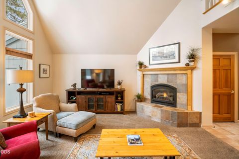 Tiny photo for 57078 Peppermill Circle #34D, Sunriver, OR 97707 (MLS # 220223739)