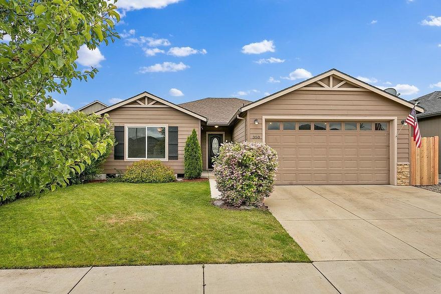 Fantastic single story home located in desirable Candlewood subdivision. This home features 3 bedrooms, 2 full bathrooms, large open space living room with surround sound, split bedroom floor plan and abundance of newer beautiful Pergo flooring. Spacious kitchen offer granite counters, stainless appliances, newer Samsung dishwasher & pantry. Great dining area w/glass door looks out to the backyard. Gorgeous remodeled hall bathroom offers marble counter, tiled shower/tub & floor. Spacious master bedroom has 2 closets, attached master bathroom with large shower. Laundry room w/cabinetry. Speaker system throughout home, back patio & garage, 3 ceiling fans, double paned vinyl windows. Enjoy the great front and back yard with nice sized back patio, mature landscaping w/timed sprinkler system, raised garden bed w/drip. Attached, finished 2 car garage. Located in Jacksonville elementary school district. Move-in ready.