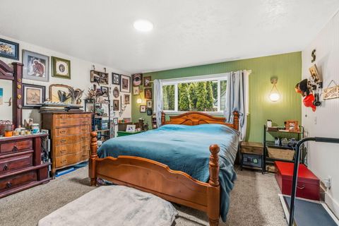 Tiny photo for 46822 Sunset Avenue, Westfir, OR 97492 (MLS # 220216890)