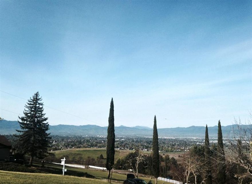 Enjoy the sunset over the valley, from this 1+ acre view'' homesite! Convenient Medford location and fabulous valley and Table Rock'' views from this gently sloping homesite. RR zoning, septic approval, well, paved drive, security gated and irrigation from MID. North Medford High school, Abraham Lincoln Elementary and a wonderful rural neighborhood.