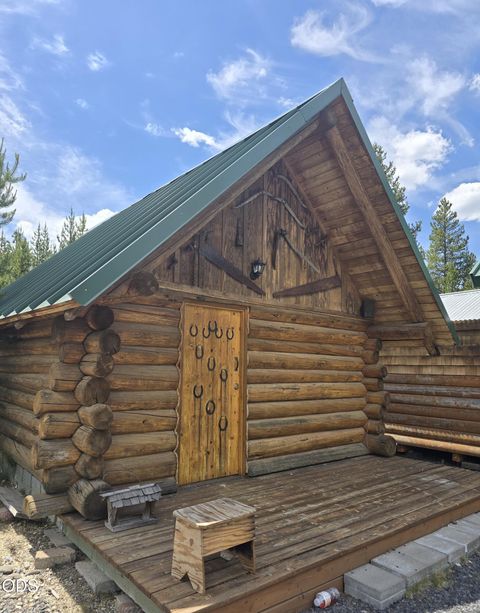 Tiny photo for 123415 Surveyor Road, Crescent Lake, OR 97733 (MLS # 220223966)