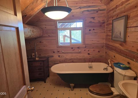 Tiny photo for 123415 Surveyor Road, Crescent Lake, OR 97733 (MLS # 220223966)