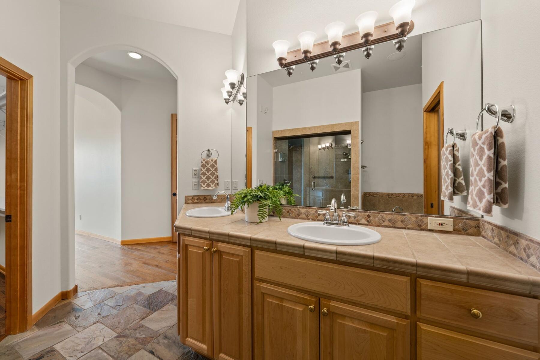 Skyliner Summit - Residential