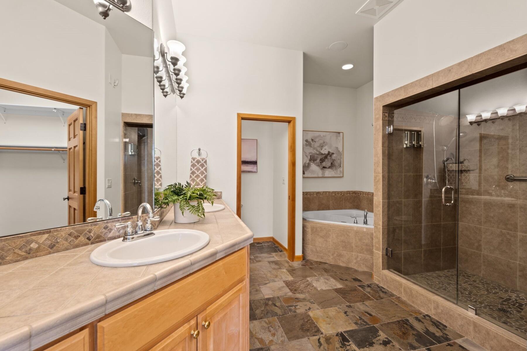 Skyliner Summit - Residential