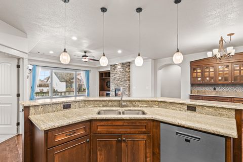 Tiny photo for 545 Bridge Creek Drive, Central Point, OR 97502 (MLS # 220214071)