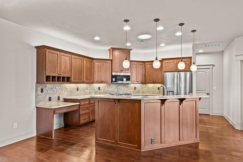 Tiny photo for 545 Bridge Creek Drive, Central Point, OR 97502 (MLS # 220214071)