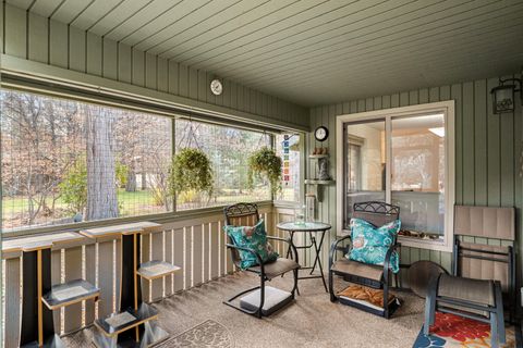 Tiny photo for 20743 Blacksmith Circle, Bend, OR 97702 (MLS # 220211943)