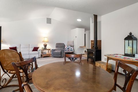 Tiny photo for 20743 Blacksmith Circle, Bend, OR 97702 (MLS # 220211943)