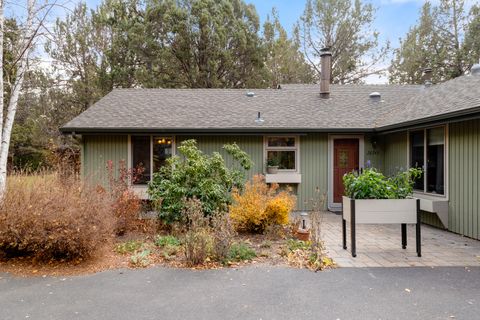 Photo of 20743 Blacksmith Circle, Bend, OR 97702 (MLS # 220211943)