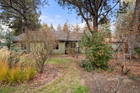Tiny photo for 20743 Blacksmith Circle, Bend, OR 97702 (MLS # 220211943)