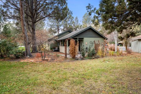Tiny photo for 20743 Blacksmith Circle, Bend, OR 97702 (MLS # 220211943)