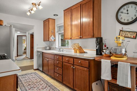 Tiny photo for 20743 Blacksmith Circle, Bend, OR 97702 (MLS # 220211943)