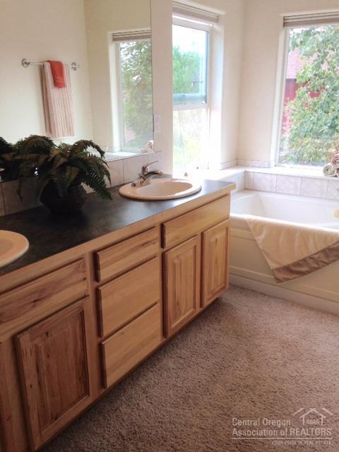 Views At Oak Tree - Residential