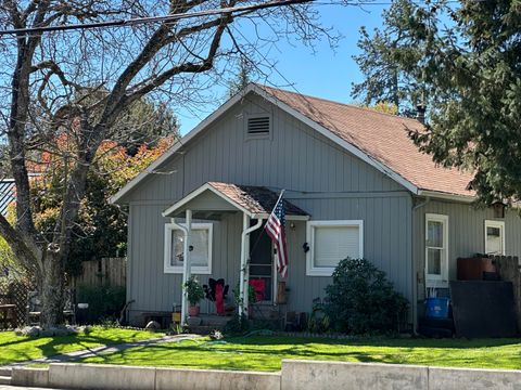 Photo of 1111 NW B Street, Grants Pass, OR 97526 (MLS # 220219327)