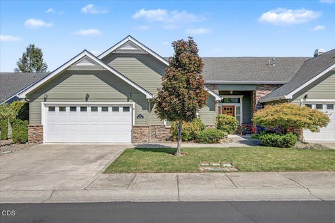 Photo of 89 Skyhawk Drive, Eagle Point, OR 97524 (MLS # 220228871)