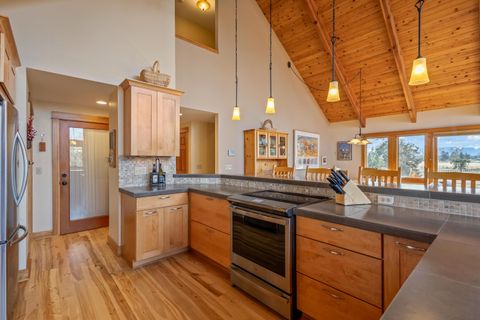 Tiny photo for 65821 Cori Way, Bend, OR 97703 (MLS # 220215833)