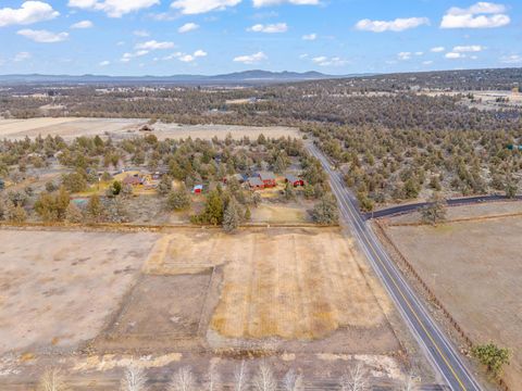 Tiny photo for 65821 Cori Way, Bend, OR 97703 (MLS # 220215833)