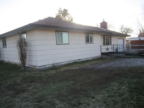 Tiny photo for 3630 Laverne Avenue, Klamath Falls, OR 97603 (MLS # 220213414)