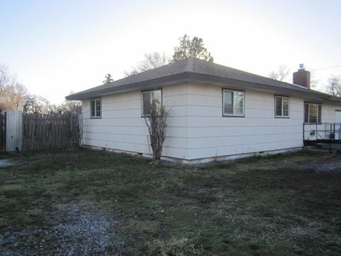 Tiny photo for 3630 Laverne Avenue, Klamath Falls, OR 97603 (MLS # 220213414)