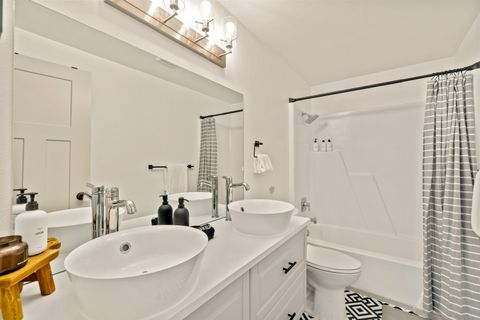 Tiny photo for 17376 Lively Lane, Bend, OR 97707 (MLS # 220214825)