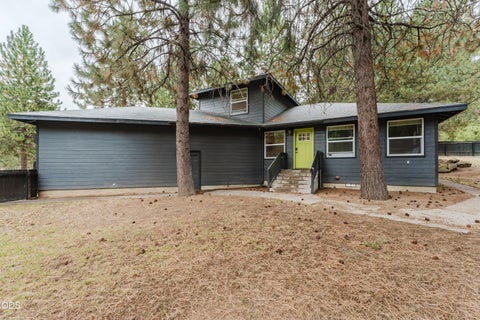 Photo of 19263 Indian Summer Road, Bend, OR 97702 (MLS # 220229131)