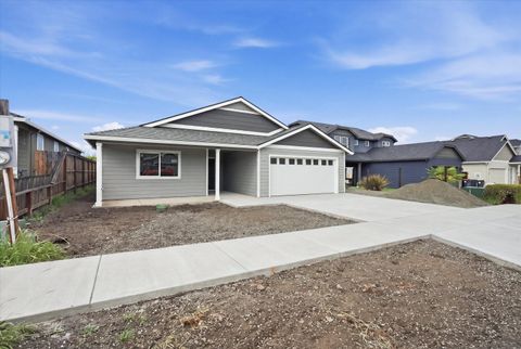 Tiny photo for 1834 Ingram Lane, Medford, OR 97501 (MLS # 220219408)
