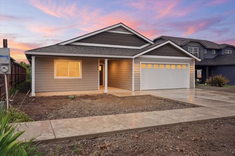 Photo of 1834 Ingram Lane, Medford, OR 97501 (MLS # 220219408)
