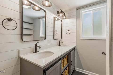 Tiny photo for 17007 Camp Day Lane, Klamath Falls, OR 97601 (MLS # 220223557)
