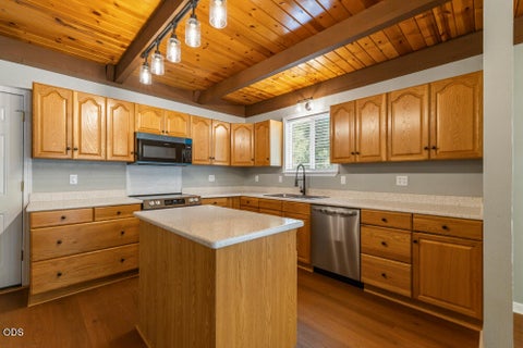 Tiny photo for 17007 Camp Day Lane, Klamath Falls, OR 97601 (MLS # 220223557)
