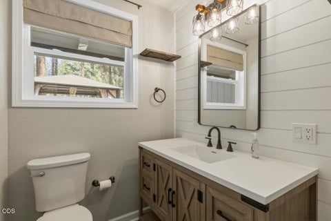 Tiny photo for 17007 Camp Day Lane, Klamath Falls, OR 97601 (MLS # 220223557)