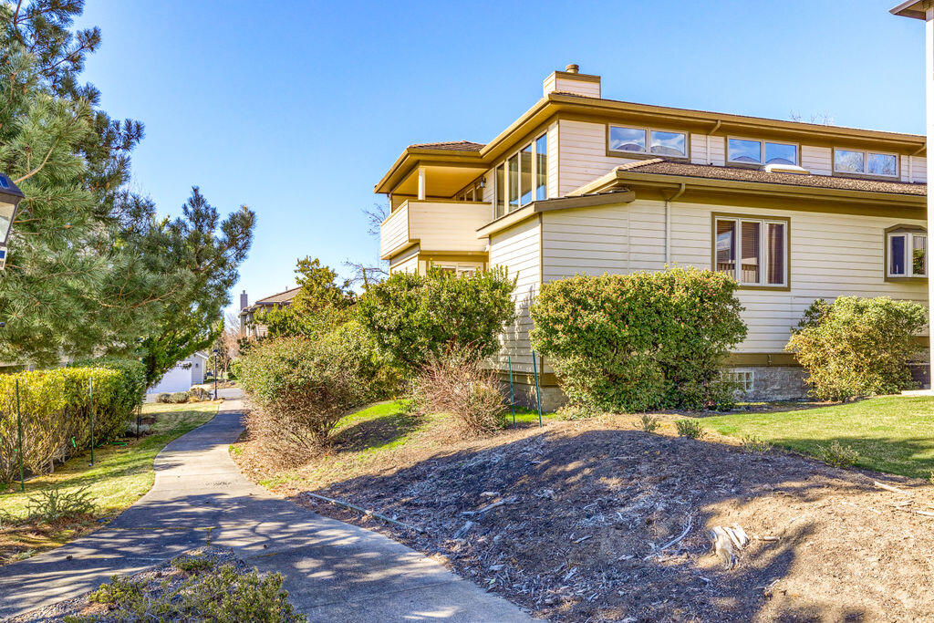 Country Club VillageEstates South Village - Residential